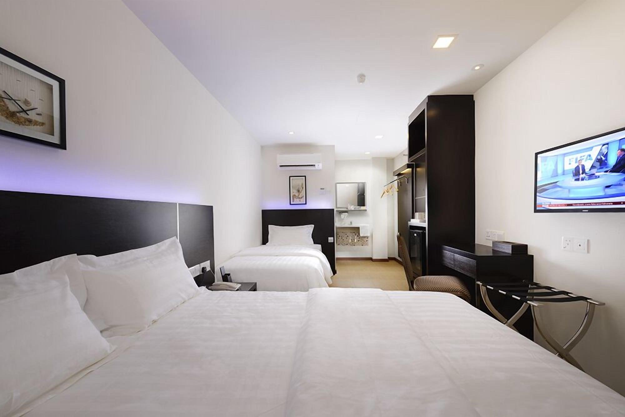 E-Red Hotel Bandar Perda Bukit Mertajam Eksteriør billede