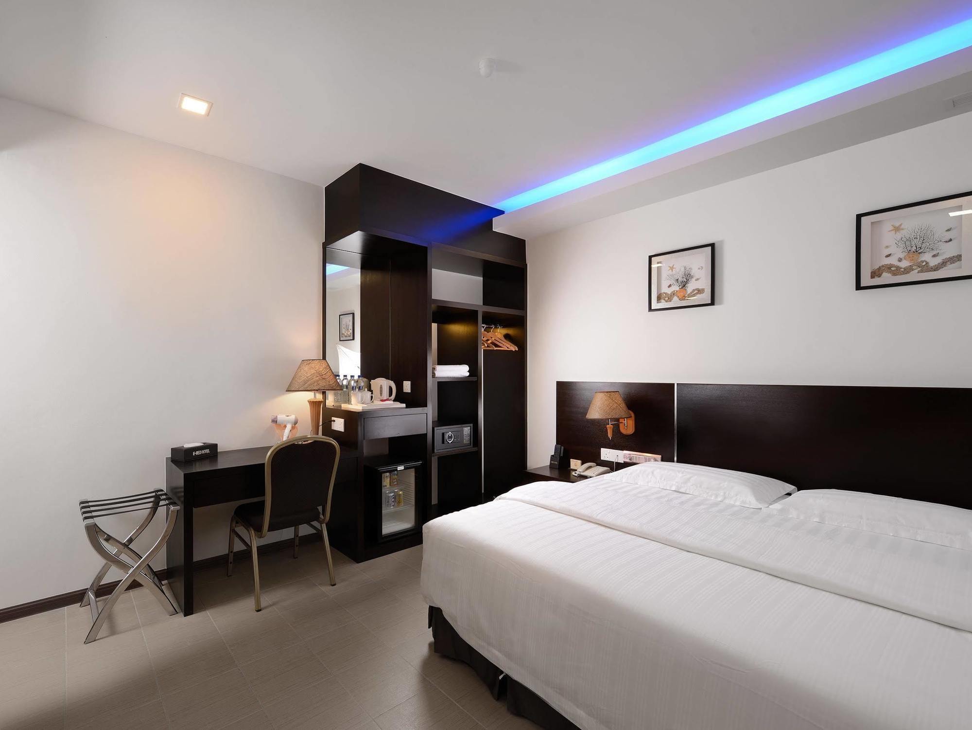 E-Red Hotel Bandar Perda Bukit Mertajam Eksteriør billede